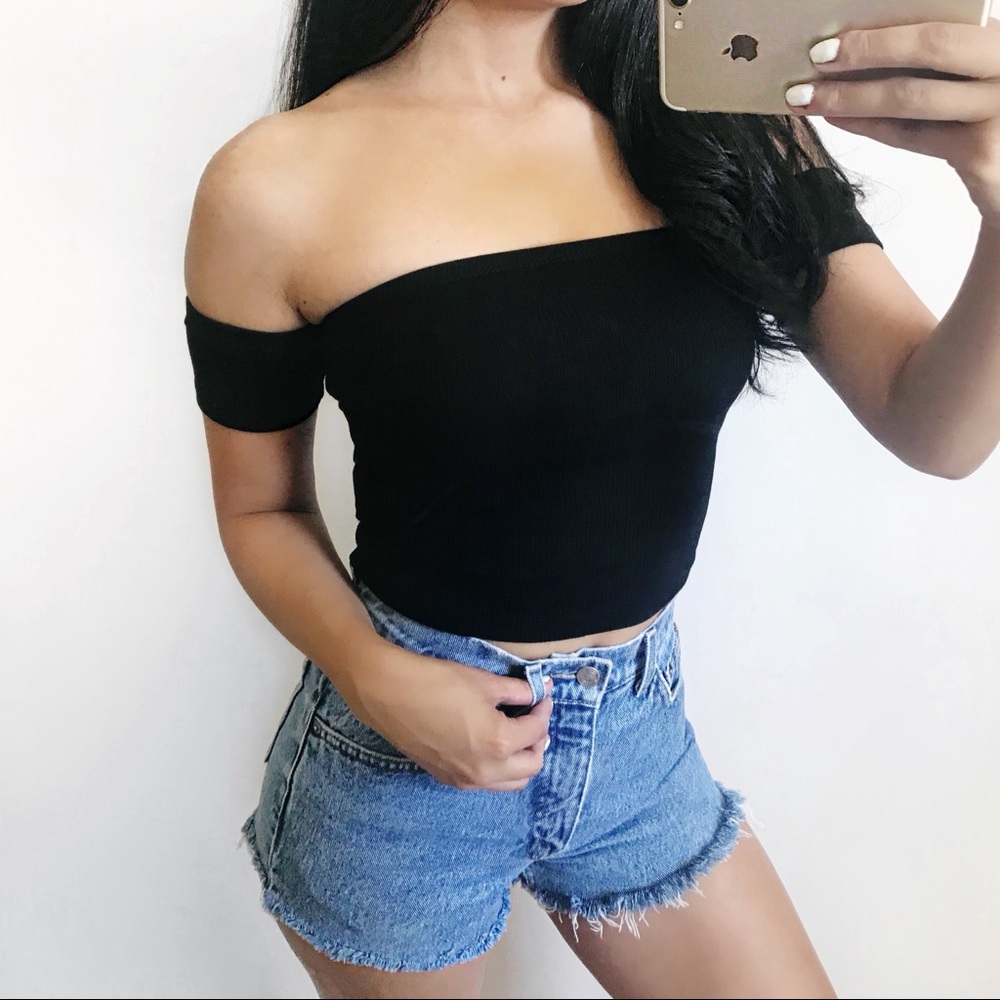 Kristin Off-the-shoulder Crop (Black)